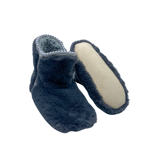 One fuzzy grey bootie with faux fur on the outside, and a delicate knit pattern matching the fur. The inside our signature Babba lining keeps you nice and snug.
